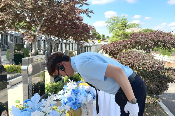 沈阳公墓丧事办理过程中，如何确保灵堂布置庄重得体？